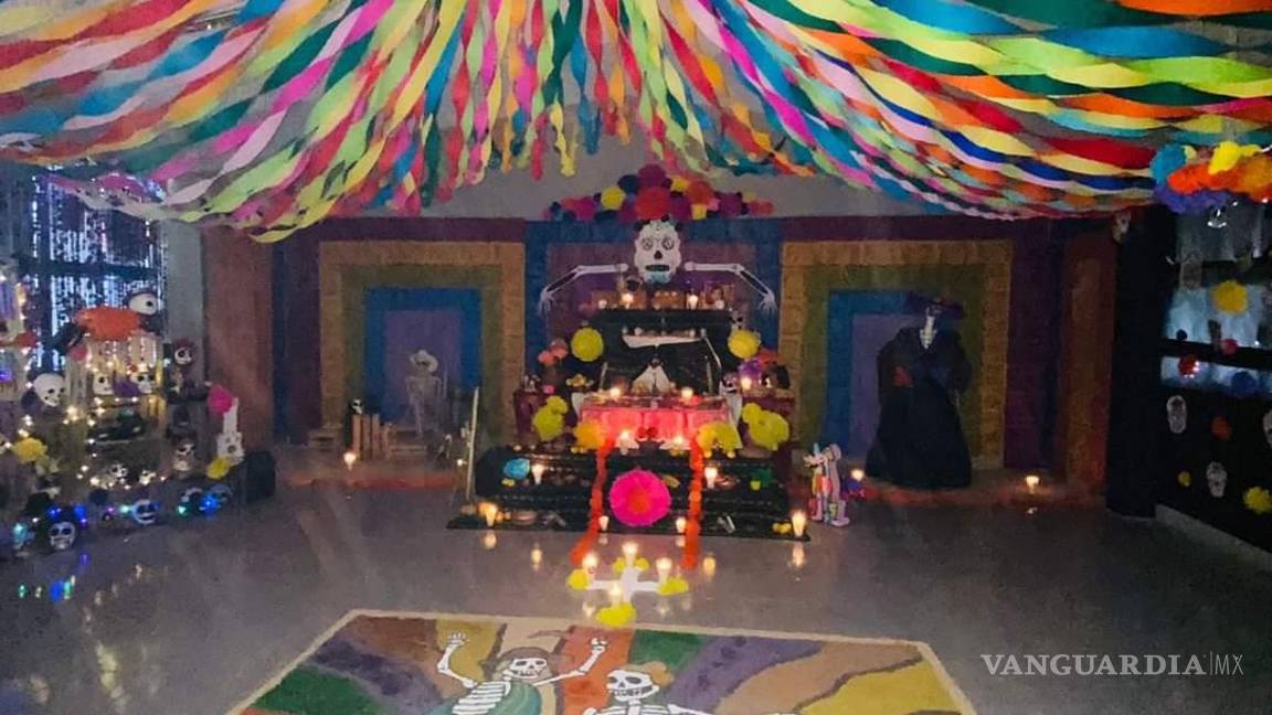 $!¿Ya viste estos altares en Saltillo? Dedicados a familiares, Walt Disney, Juan Gabriel, Cri-Cri y más (Fotos)