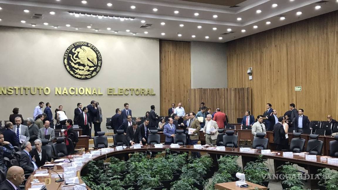 Chocan partidos en el INE durante jornada electoral