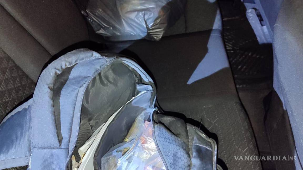 $!Ante el intento de escape, los oficiales lograron interceptar el vehículo unos metros más adelante y hacer una revisón.