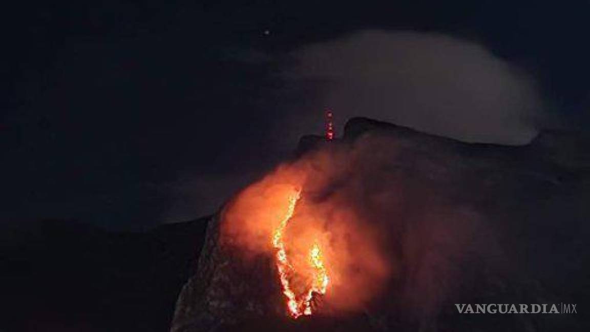 Cerro de la Silla... Continúa incendio sin control en plena canícula; alertan por cercanía con zona urbana de Monterrey