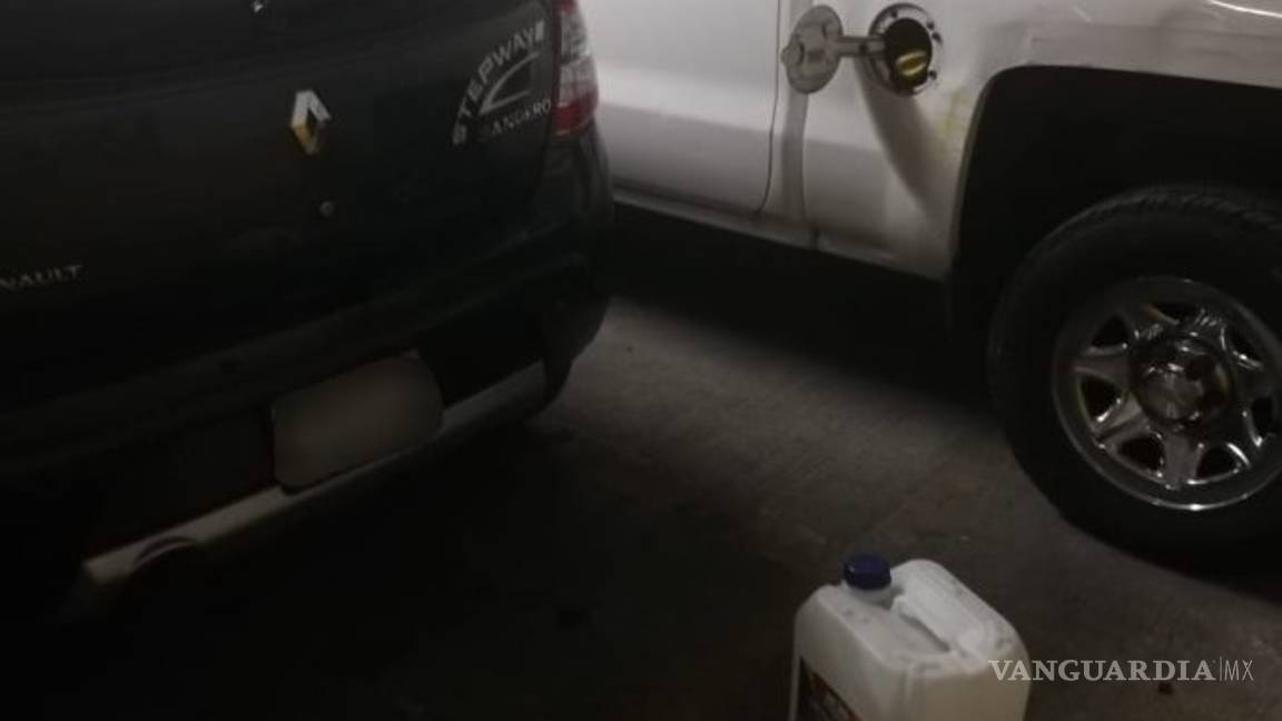 $!Detienen a funcionario capitalino por robar gasolina de otros autos