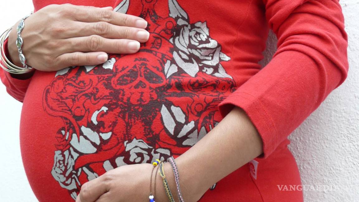 Vacunarán a más de 200 adolescentes embarazadas contra COVID-19 en Coahuila