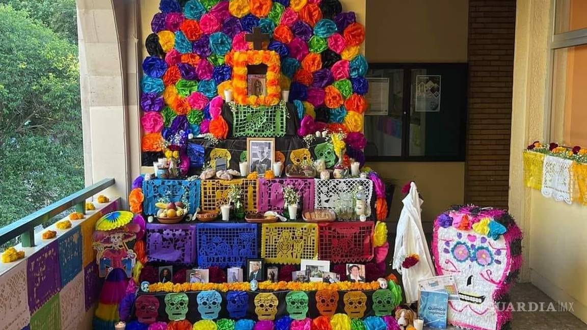 $!¿Ya viste estos altares en Saltillo? Dedicados a familiares, Walt Disney, Juan Gabriel, Cri-Cri y más (Fotos)