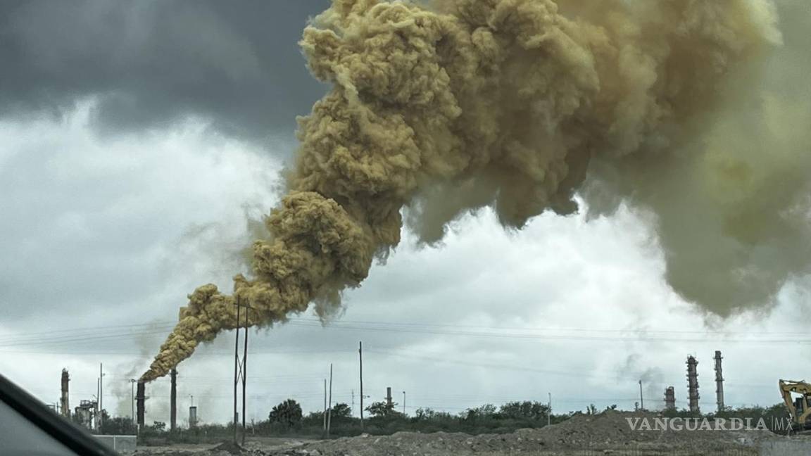 Otra vez ‘huele feo’ Nuevo León, tras emisiones de refinería en Cadereyta