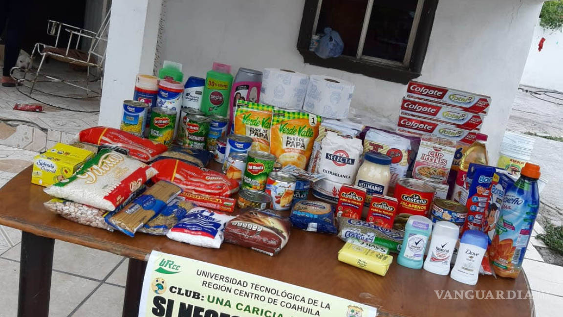 Alumnos UTRCC ofrece despensa a familias vulnerables de Monclova