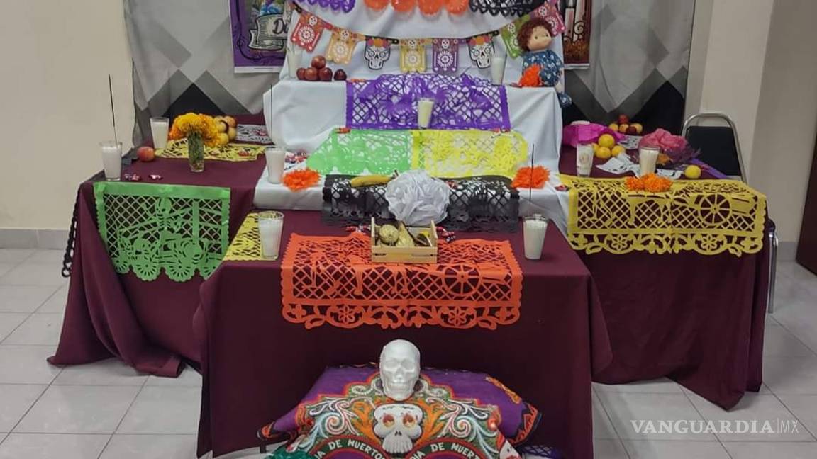 $!¿Ya viste estos altares en Saltillo? Dedicados a familiares, Walt Disney, Juan Gabriel, Cri-Cri y más (Fotos)