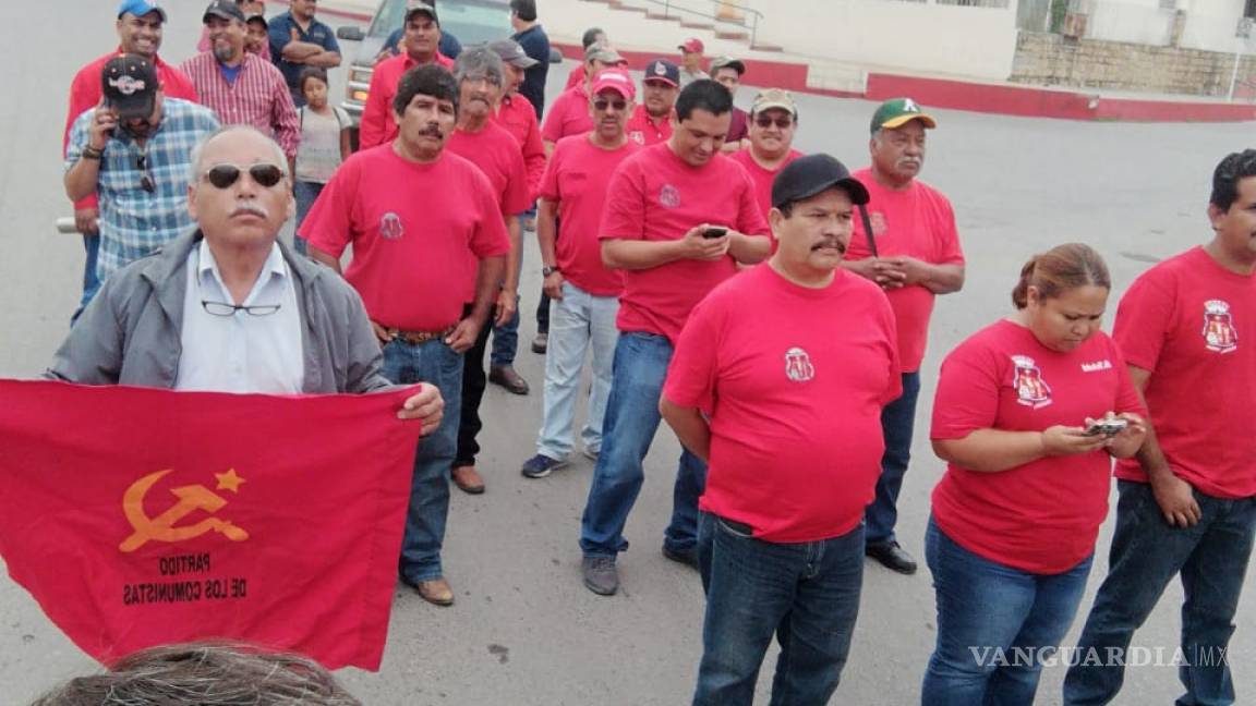 Marchan viudas de Pasta de Conchos y exigen el rescate de los 63 mineros atrapados