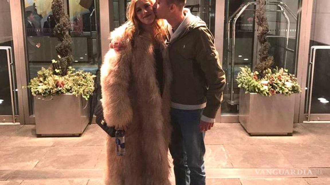 $!Tenista Eugenie Bouchard pagó su apuesta del Super Bowl y salió con un fan