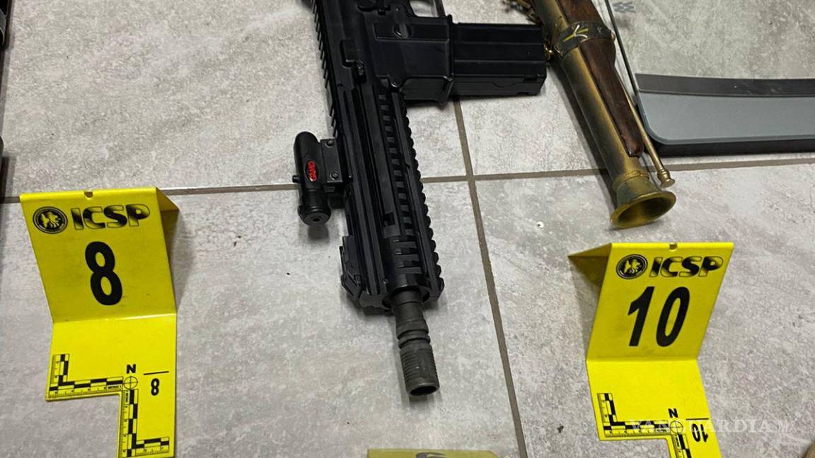 Hallan armas en domicilio cateado en Nuevo León por violencia familiar