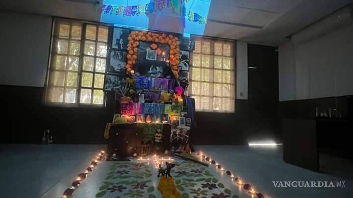 $!¿Ya viste estos altares en Saltillo? Dedicados a familiares, Walt Disney, Juan Gabriel, Cri-Cri y más (Fotos)