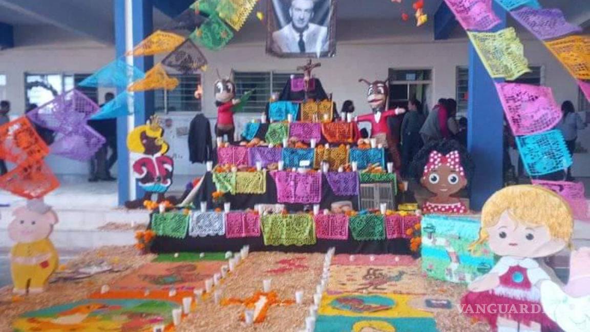 $!¿Ya viste estos altares en Saltillo? Dedicados a familiares, Walt Disney, Juan Gabriel, Cri-Cri y más (Fotos)