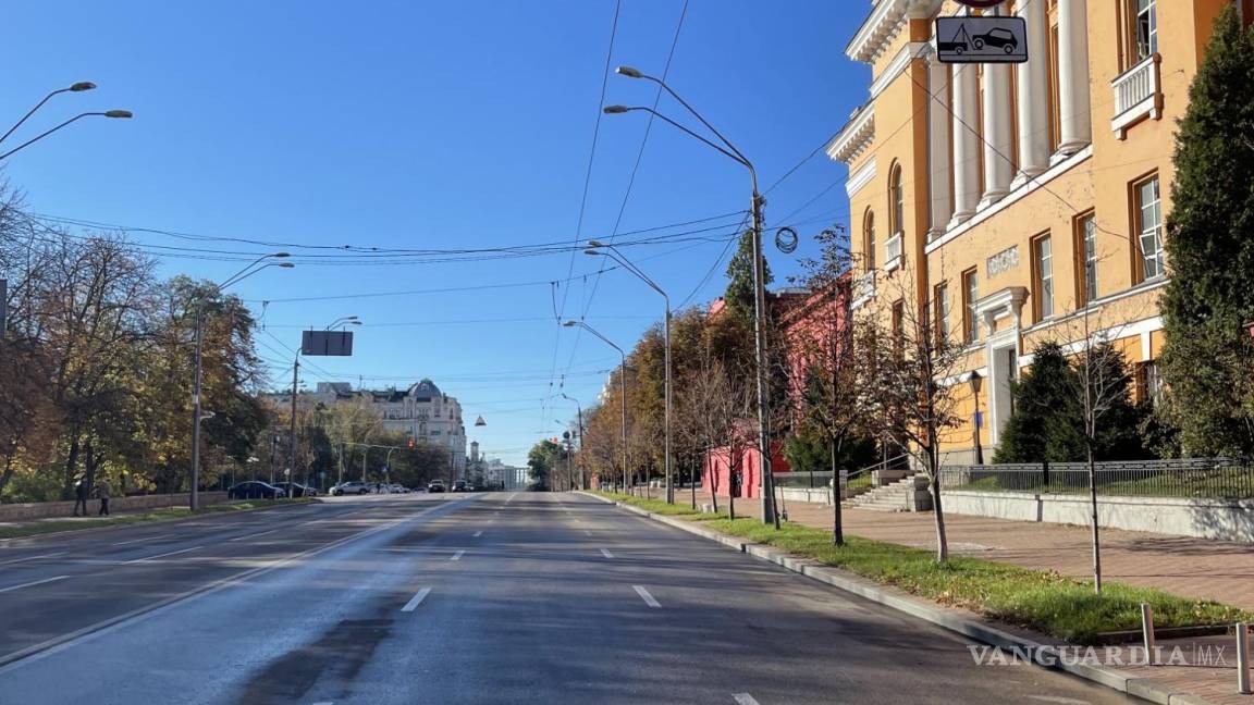 Entre calles vacías, reporta Carlos Loret de Mola otro día de pánico en Kiev
