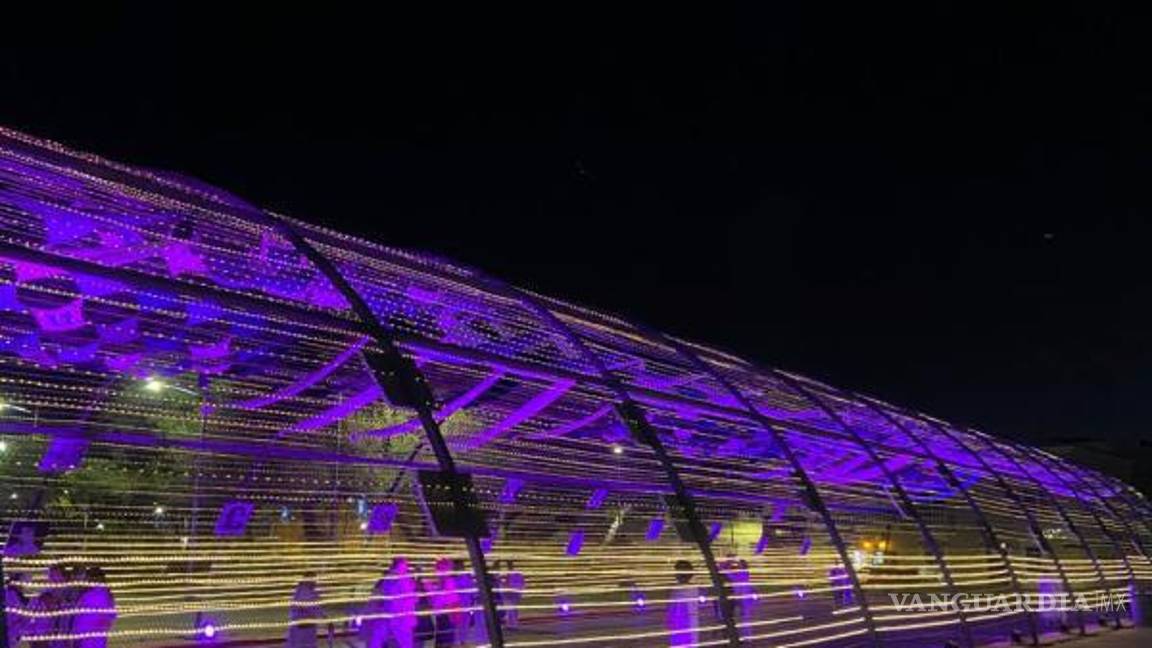 $!El túnel de bienvenida del Puente Internacional, se encontraba una intervención artística con tejidos y fotografías que honraba a mujeres que marcaron la historia.