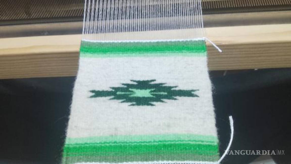 $!El sarape es una de las prendas que ofertan en esta nueva plataforma que busca impulsar la venta de artesanías.