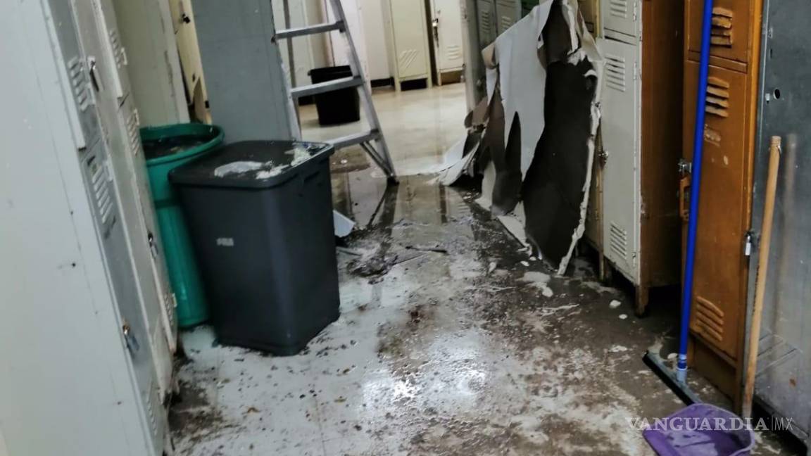 Se inunda Clínica 7 del IMSS en Monclova; acaban pacientes entre goteras, peligro e incomodidades (video)