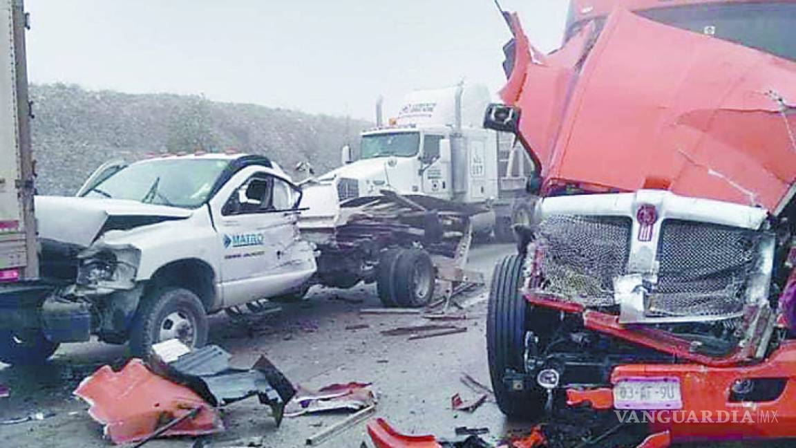 Abre autopista Saltillo-Monterrey tras 14 horas de cierre por fuerte accidente