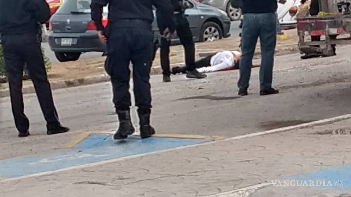 $!Asesinan a maestra a balazos y suspenden desfile de la Revolución en Torreón