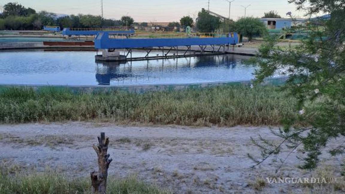 $!El desbordamiento de aguas negras provoca graves problemas y puede afectar la salud.