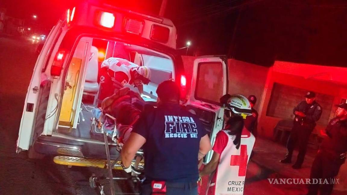 $!Paramédicos trasladaron al hombre a un centro de salud, donde se confirmó que presentaba lesiones graves en órganos internos.