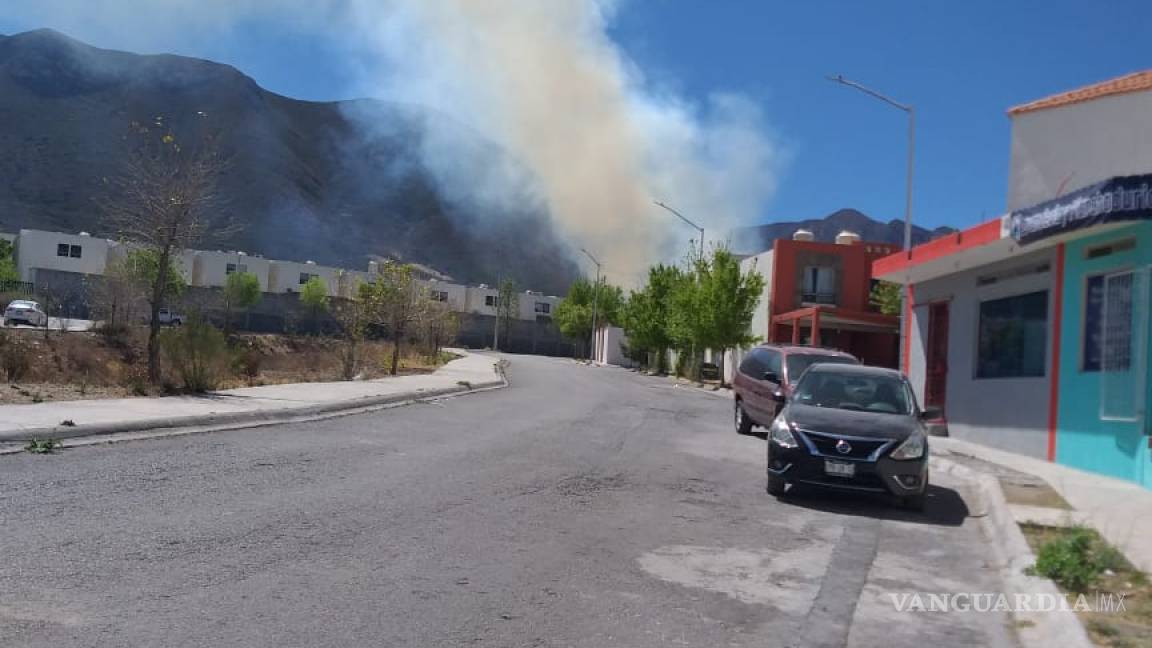 Incendio arrasa con maleza del 69 Batallón de Saltillo