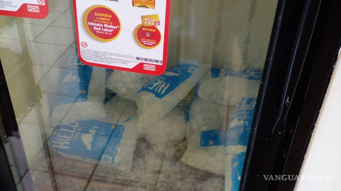Saltillo: en tiendas de la cadena Oxxo escasea hielo y ¡hasta agua!