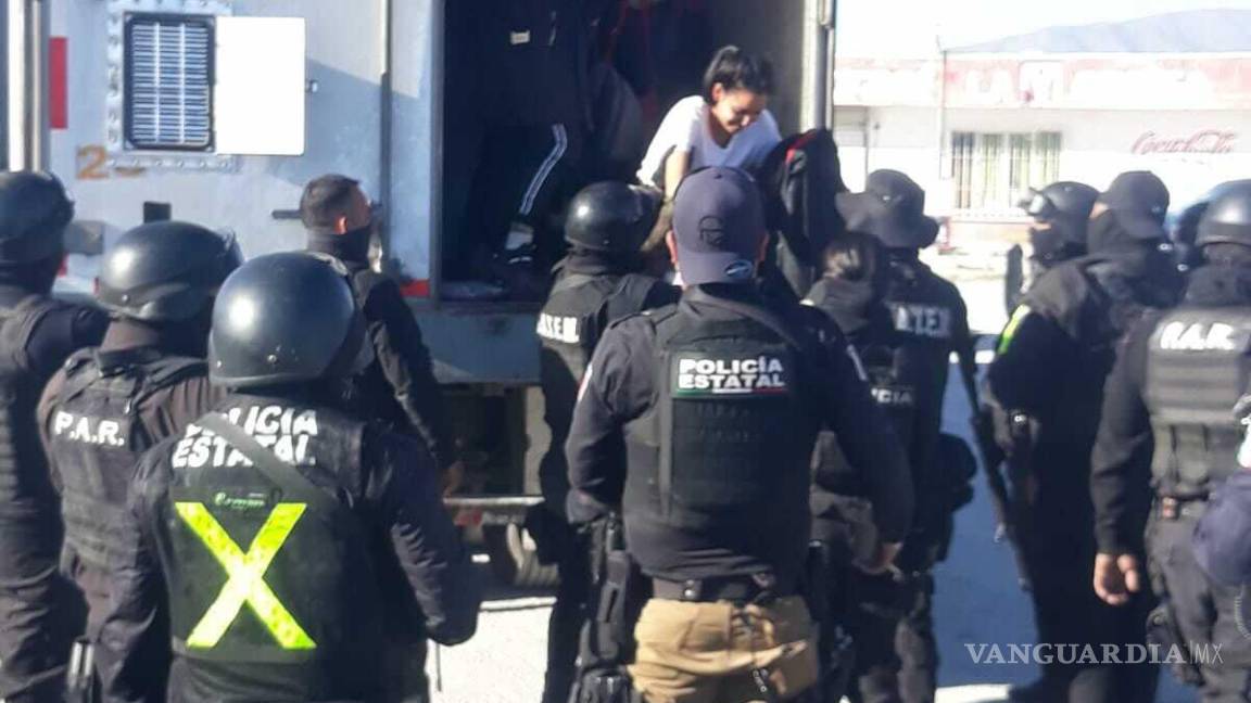 $!Detienen en Castaños otro trailer que transportaba al menos 70 migrantes hacia EU