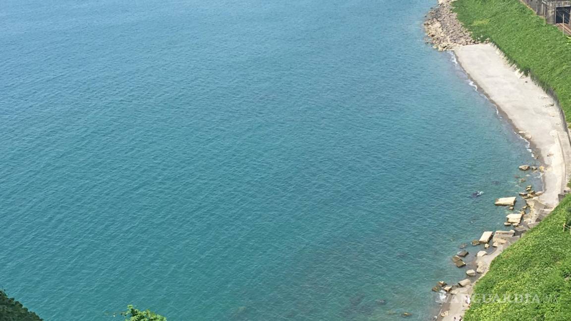 $!Vista de una zona de costa de Batumi con las aguas del mar Negro. EFE/Misha Vignanski