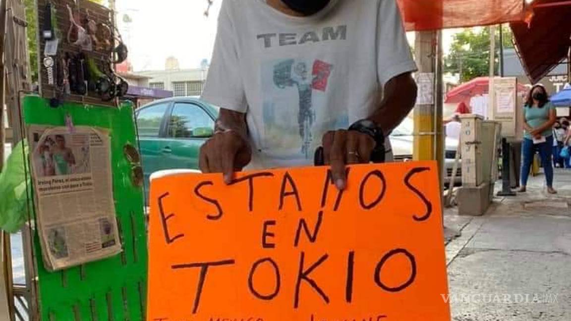 $!Desde puesto ambulante, abuelo apoya a triatleta mexicano en Tokio 2020