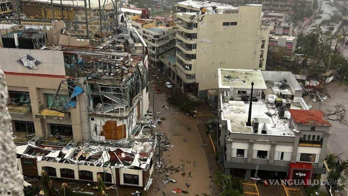 $!Vista aérea de plazas, hoteles y calles lucen destruidas tras la entrada del huracán Otis al puerto de Acapulco.