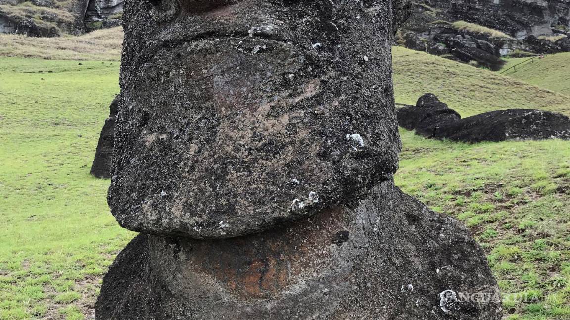 $!Fotografía del 27 de octubre de 2018, de un moai del volcán Ranu Raraku, en la Isla de Pascua, Chile.