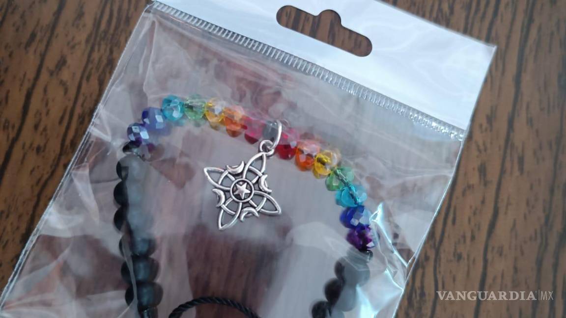 $!Pulseras de protección que Doña Wicca elabora y vende.