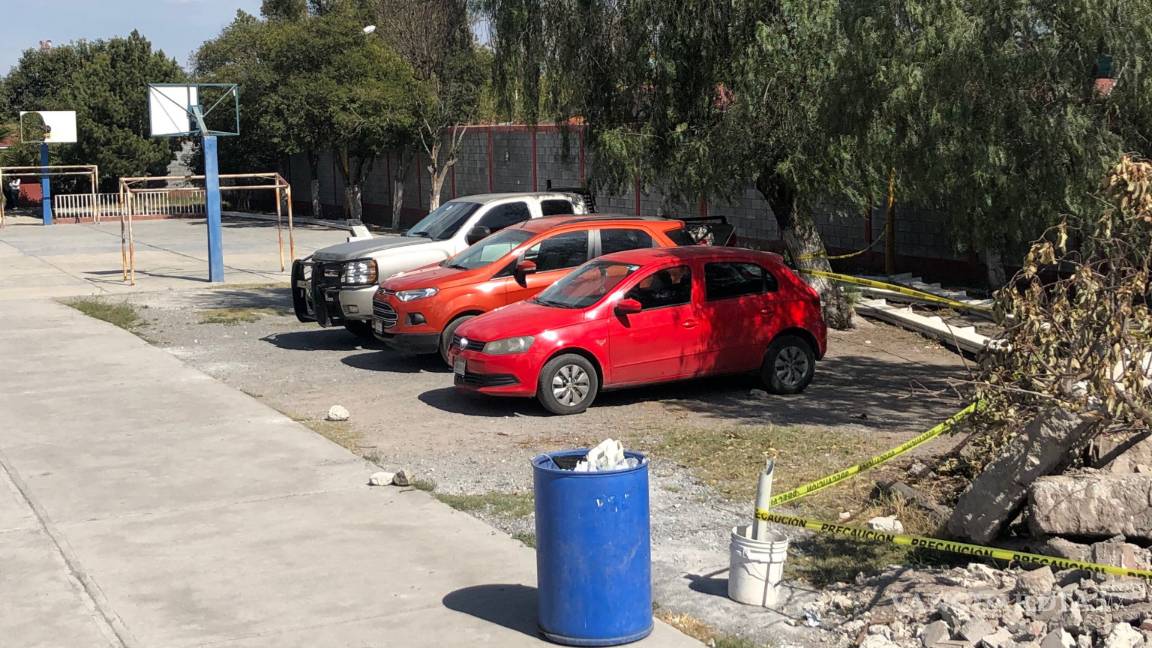 $!En Saltillo padres de familia toman escuela, acusan de maltrato a directora