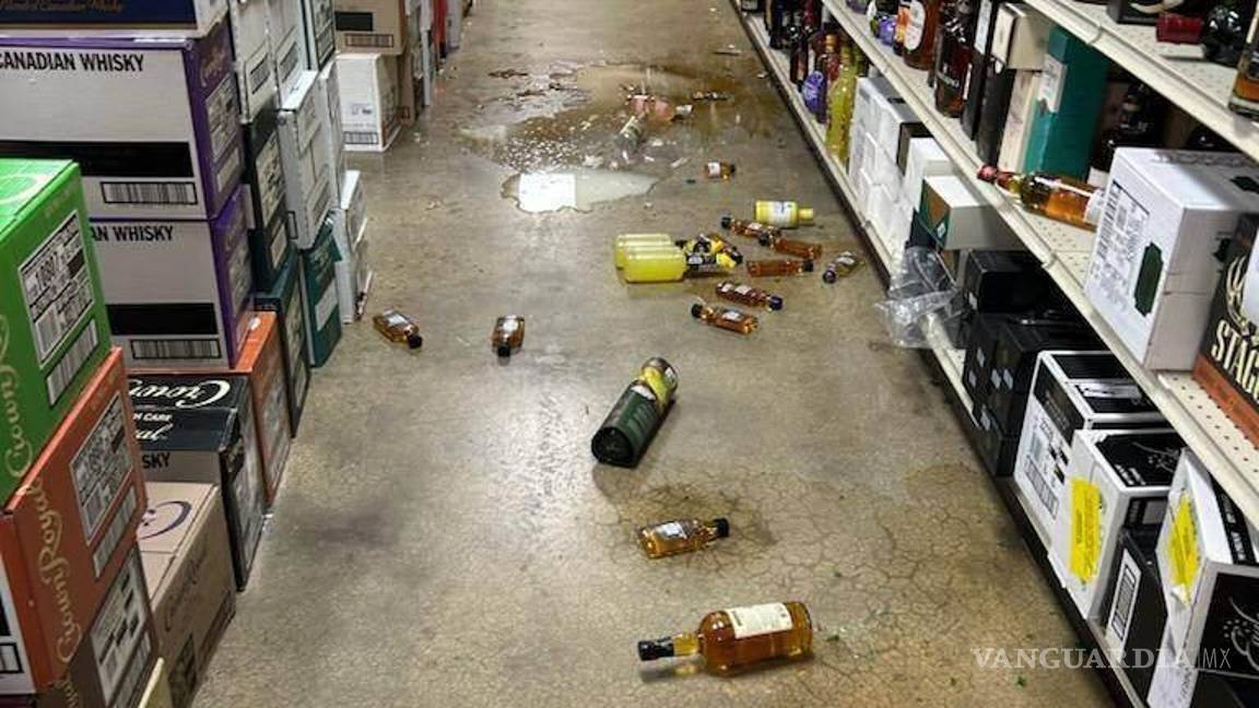 $!Botellas rotas después de que un mapache ingresara a una licorería el sábado 29 de noviembre de 2025 en Ashland, Virginia.