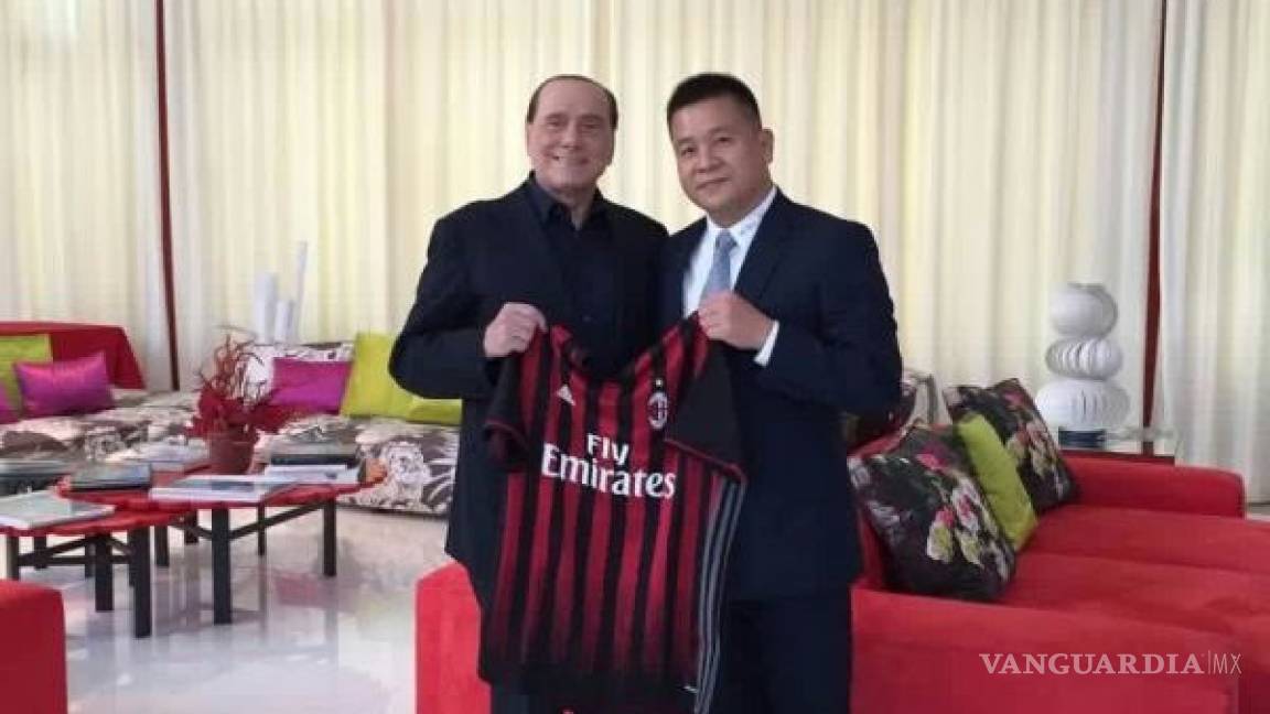 Silvio Berlusconi vende al Milan a inversionistas chinos
