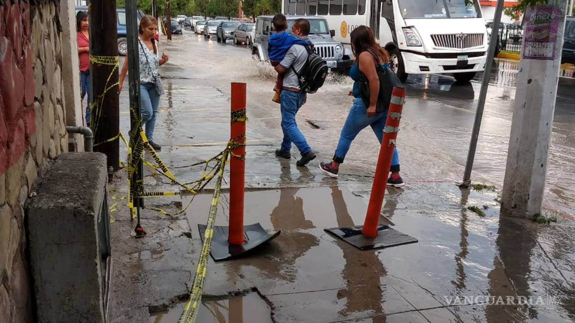 $!Cierran vialidades de Saltillo por fuertes lluvias