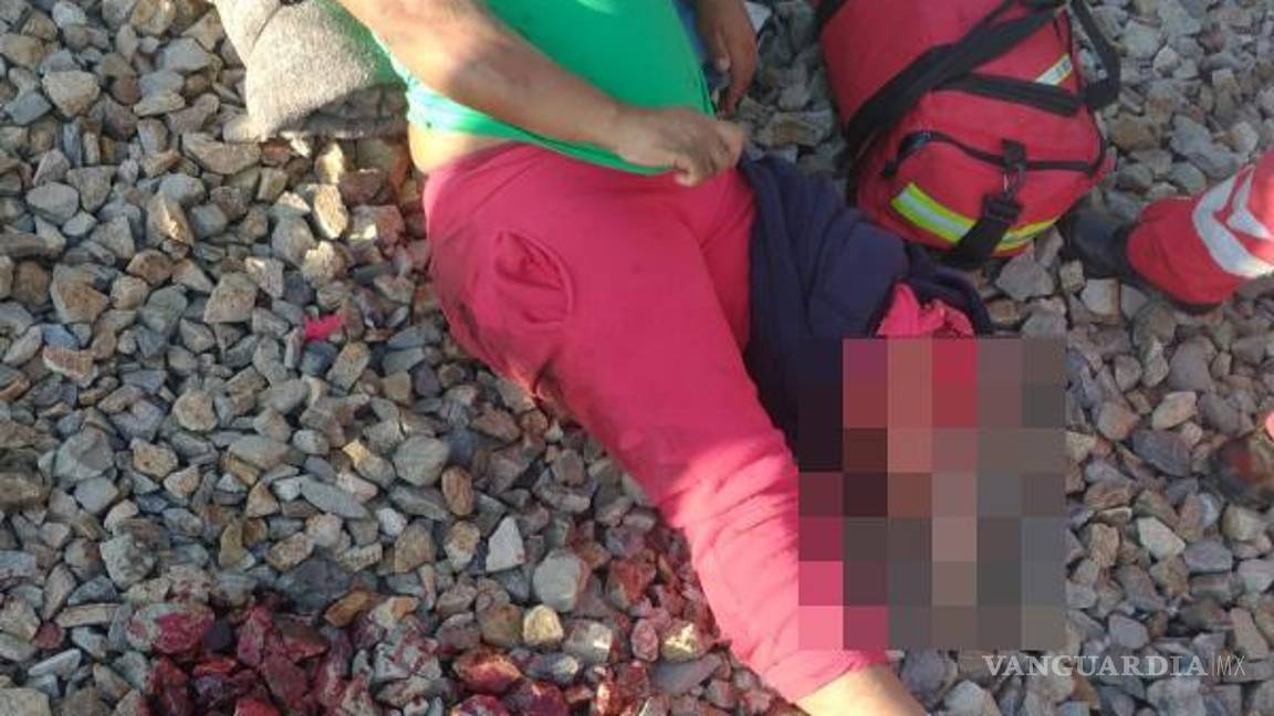 $!Equipos de emergencia atendieron a Isabel en el lugar del incidente antes de su traslado al Hospital General.