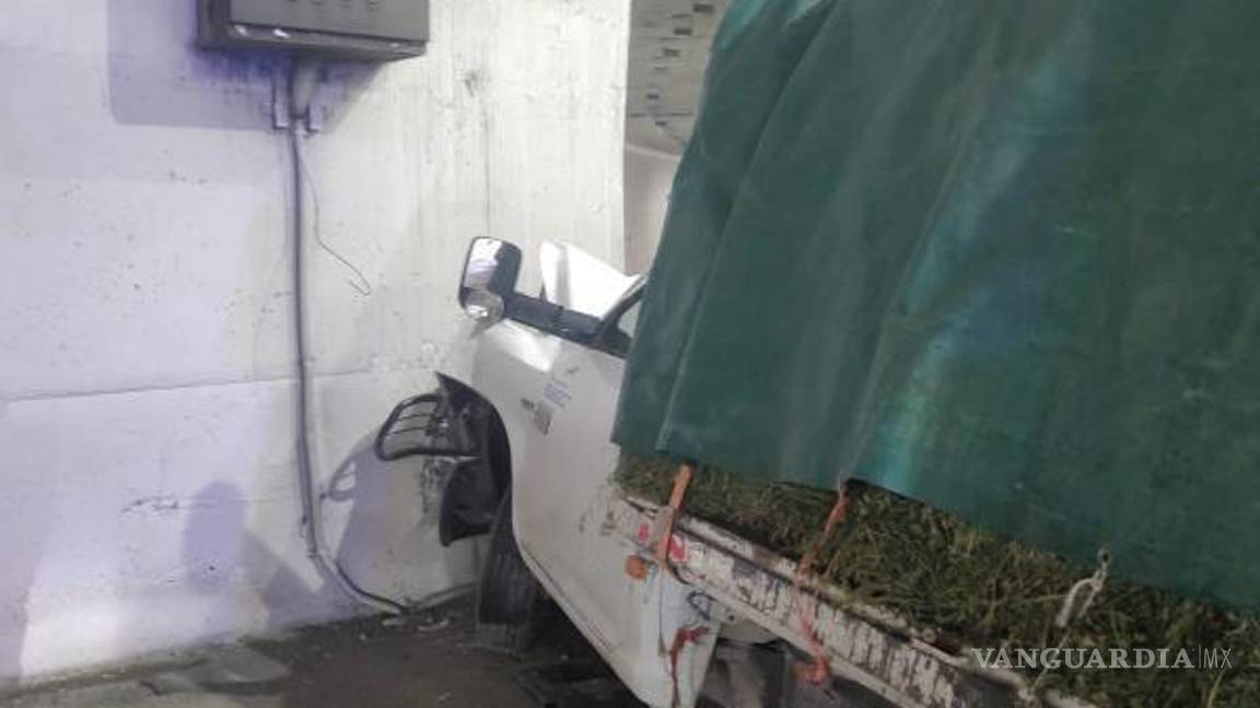 $!El accidente provocó afectaciones momentáneas a la circulación en el periférico Luis Echeverría.