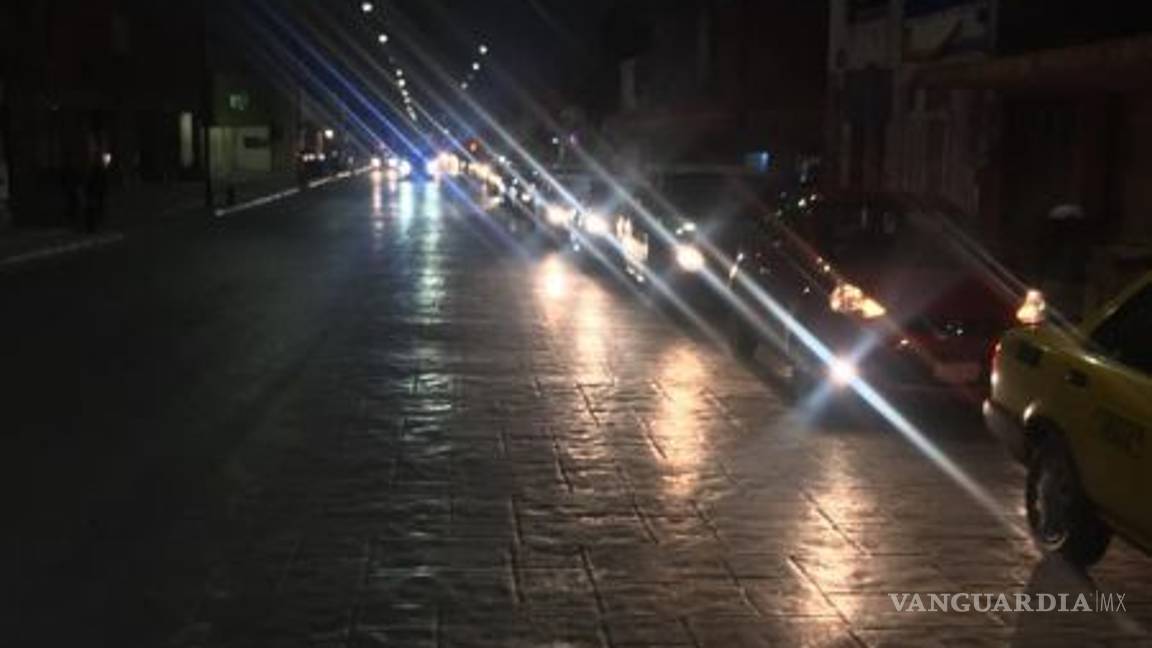 $!En Saltillo reportan largas filas en gasolineras hasta altas horas de la noche y madrugada