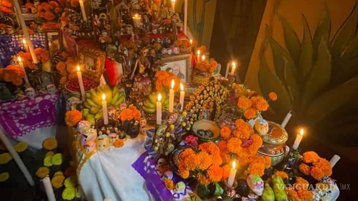 $!¿Ya viste estos altares en Saltillo? Dedicados a familiares, Walt Disney, Juan Gabriel, Cri-Cri y más (Fotos)