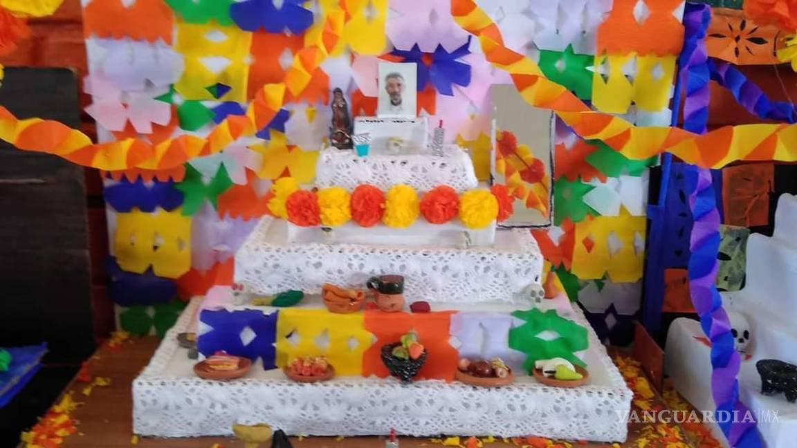 $!¿Ya viste estos altares en Saltillo? Dedicados a familiares, Walt Disney, Juan Gabriel, Cri-Cri y más (Fotos)