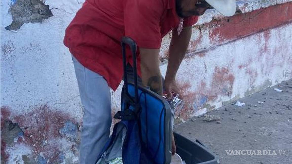 $!“Guillermo, empleado de Altos Hornos de México, ahora vende comida en las calles de Monclova para sobrevivir después del paro de labores.
