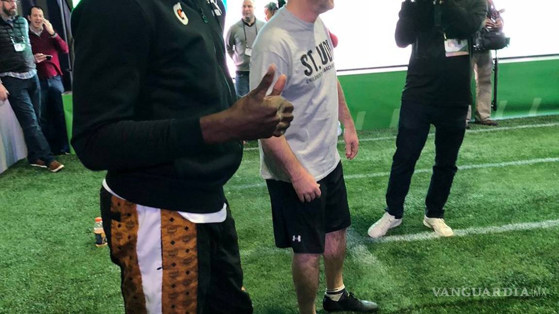 $!Futbol, atletismo y ahora también ¿NFL? Usain Bolt hace una peculiar prueba en el emparrillado