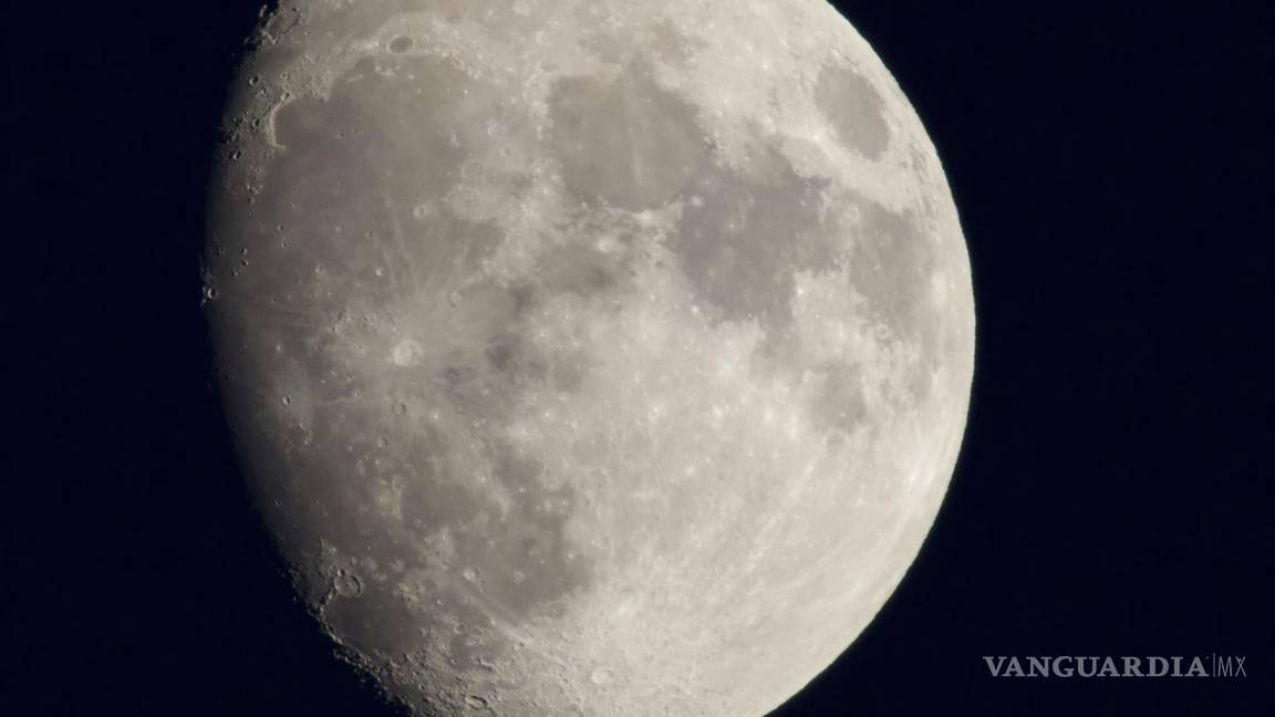 $!la Luna, el satélite de la Tierra más estudiado hasta la fecha, y al único al que ha llegado el hombre, está en el punto de mira inmediato de la minería orbital.