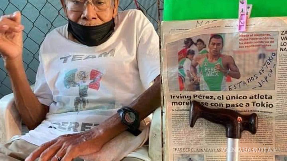 $!Desde puesto ambulante, abuelo apoya a triatleta mexicano en Tokio 2020