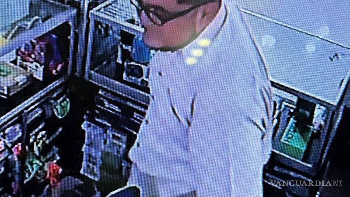 $!El delincuente fue captado en la cámara del comercio.