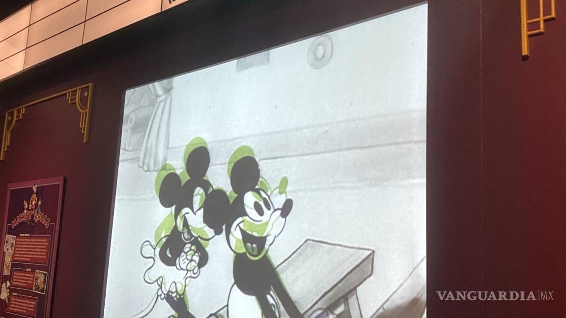 Recorren los 100 años de magia de Disney; Van de Mickey a Skywalker en exposición