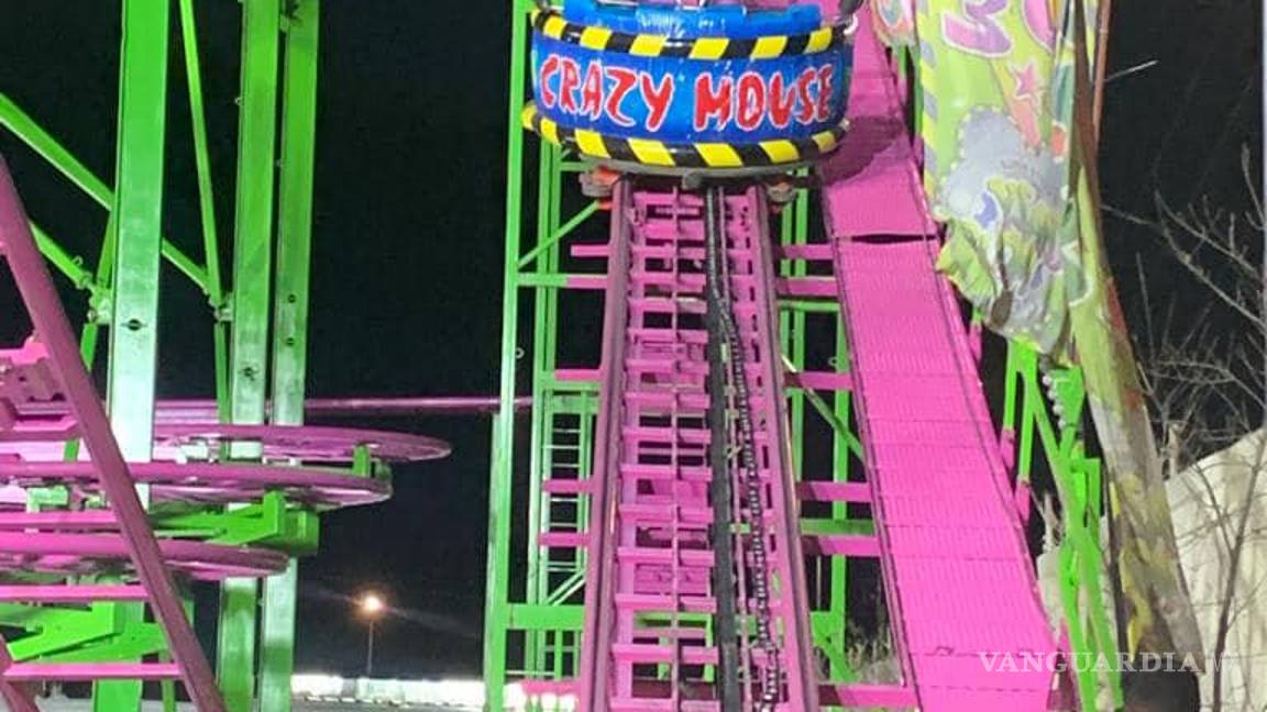 $!Testigos compartieron fotos del momento en el que operadores repararon el juego.