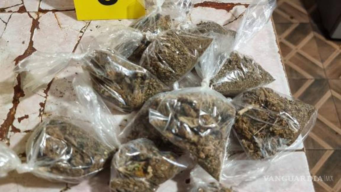 $!En la casa cateada se encontraron diversas dosis de una hierba verde y seca con las características de la marihuana.