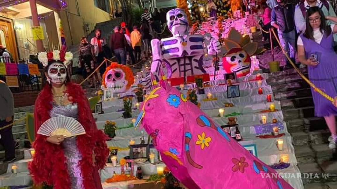 $!¿Ya viste estos altares en Saltillo? Dedicados a familiares, Walt Disney, Juan Gabriel, Cri-Cri y más (Fotos)