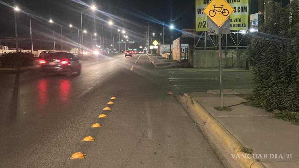 $!Para cerrar el año, fueron colocadas 70 boyas en el tramo de la Ciclovía ubicado en el bulevar Vito Alessio Robles.